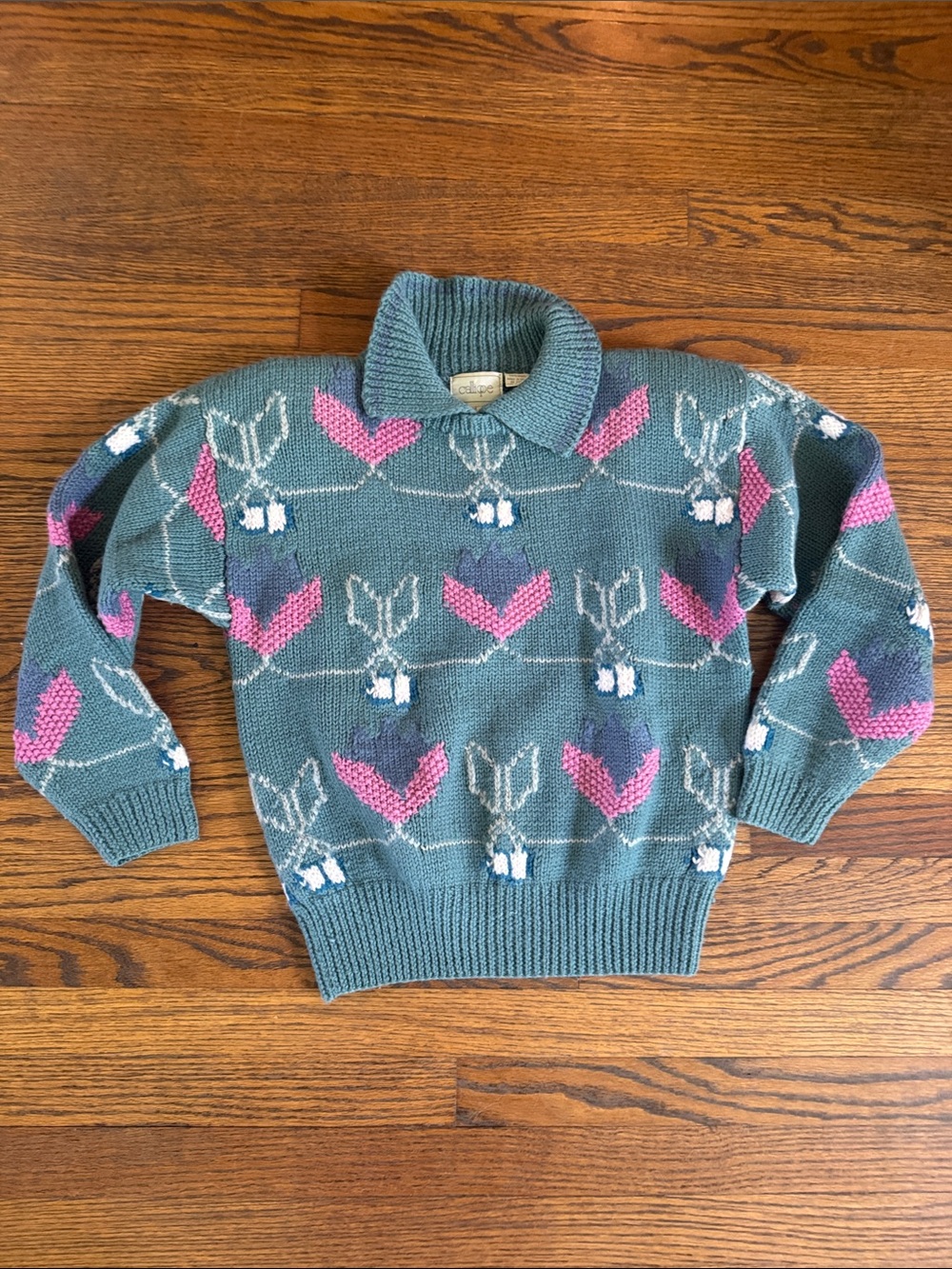 Vtg Teal wool  Sweater with Pink hearts Pattern